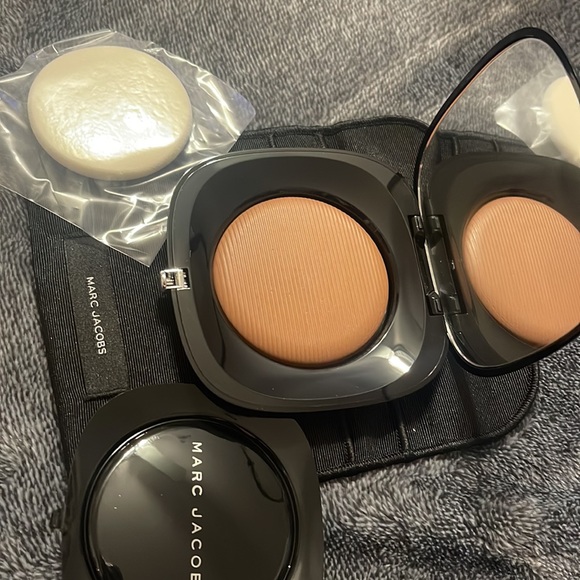 Marc Jacobs 800 Cocoa Deep Perfection Powder - Picture 2 of 5